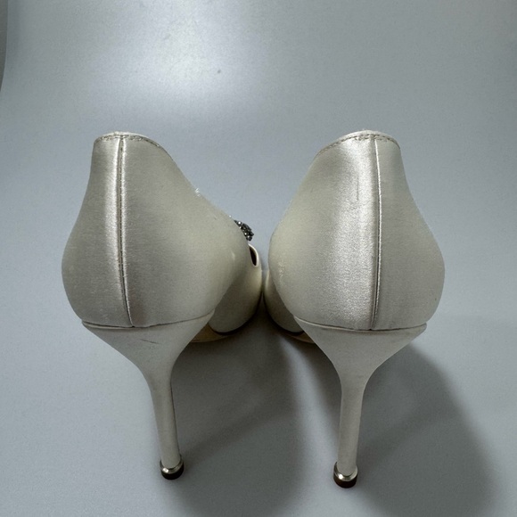 Manolo Blahnik Hangisi Pumps Heels White Women’s EU 39/US 9 - Picture 3 of 8